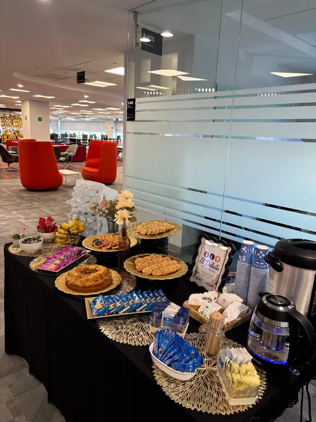 Coffee break ejecutivo montado en las oficinas de PwC en Monterrey